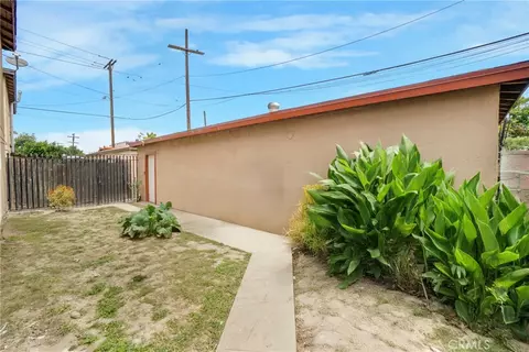 Exterior - 904 S Bullis Rd, Compton, CA 90221 photo 2 of 2
