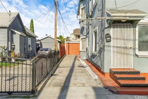 Entry Way - 1071 N Almond Ct, Long Beach, CA 90813 photo 1 of 1
