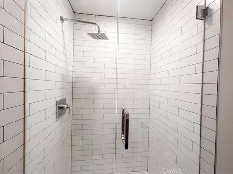 Bath - 7300 Corbin Ave UNIT M, Reseda, CA 91335 photo 1 of 3