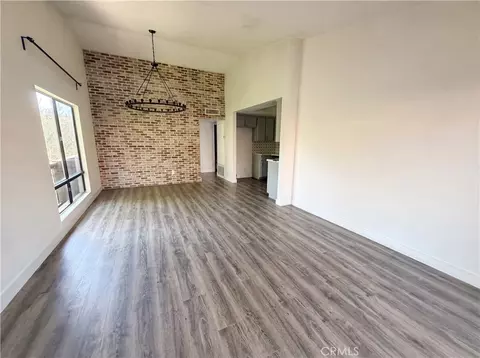 Living - 7300 Corbin Ave UNIT M, Reseda, CA 91335 photo 3 of 3