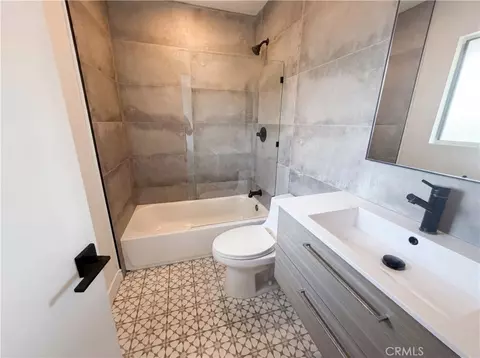 Bath - 7300 Corbin Ave UNIT M, Reseda, CA 91335 photo 3 of 3