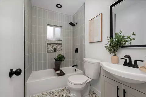 Bath - 363 W Spruce St W, Compton, CA 90220 photo 1 of 2