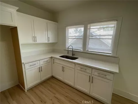 Kitchen - 920 N N Park, Long Beach, CA 90813 photo 4 of 7
