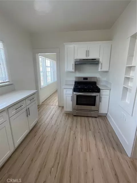 Kitchen - 920 N N Park, Long Beach, CA 90813 photo 5 of 7