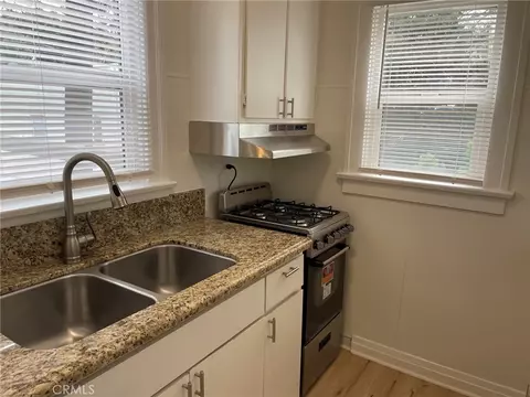 Kitchen - 920 N N Park, Long Beach, CA 90813 photo 6 of 7