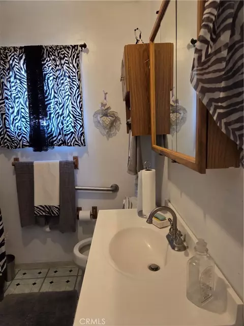 Bath - 1501 N Culver Ave, Compton, CA 90222 photo 2 of 3