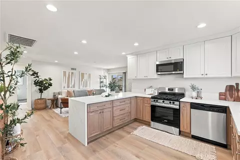 17217 S Hoover St, Gardena, CA 90247