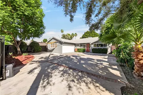 22817 Burbank Blvd, Woodland Hills, CA 91367