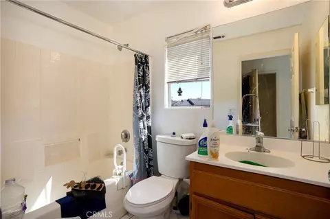 Bath - 893 W Kemp Ct, Compton, CA 90220 photo 2 of 3