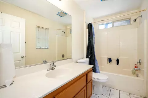 Bath - 893 W Kemp Ct, Compton, CA 90220 photo 3 of 3