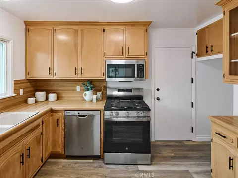 Kitchen - 303 E Walnut, El Segundo, CA 90245 photo 2 of 2