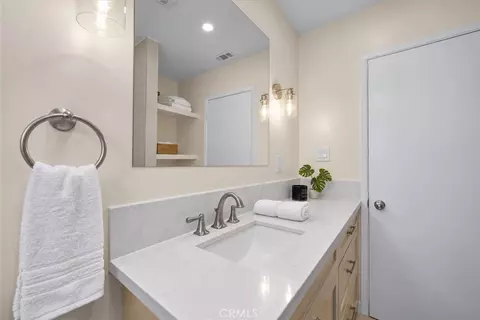 Bath - 5206 Ruby St, Torrance, CA 90503 photo 5 of 6