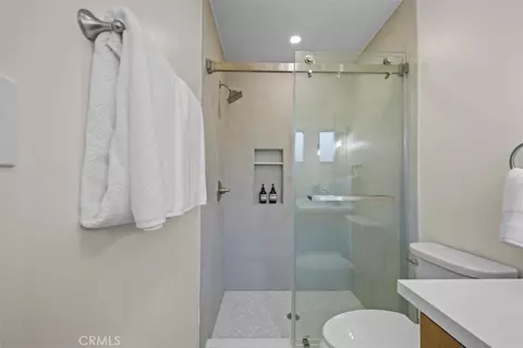 Bath - 5206 Ruby St, Torrance, CA 90503 photo 2 of 6