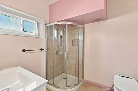 Bath - 9332 Samoline Ave, Downey, CA 90240 photo 2 of 6