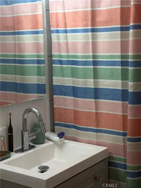 Bath - 190 E 67th St, Long Beach, CA 90805 photo 2 of 4