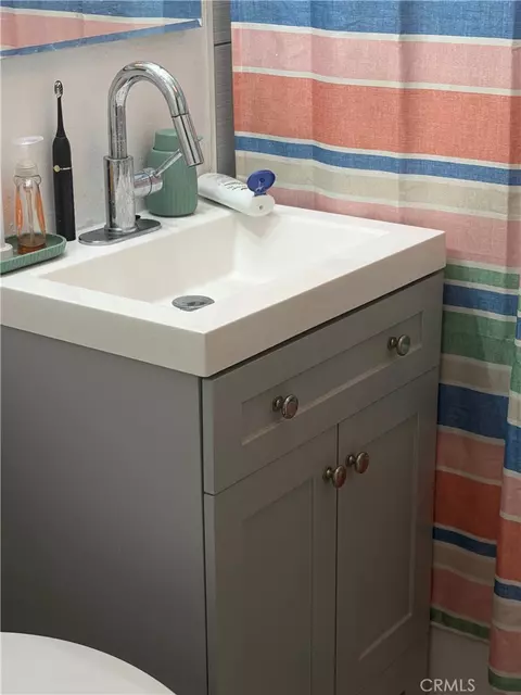 Bath - 190 E 67th St, Long Beach, CA 90805 photo 3 of 4