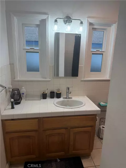 Bath - 190 E 67th St, Long Beach, CA 90805 photo 4 of 4