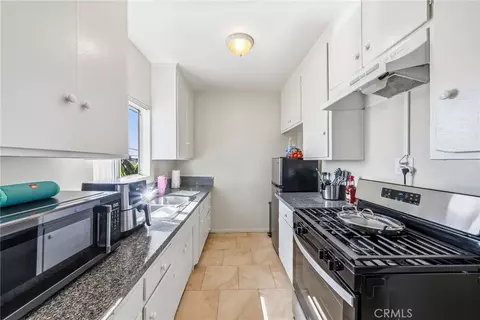 Kitchen - 5333 Pine Ave, Long Beach, CA 90805 photo 2 of 3