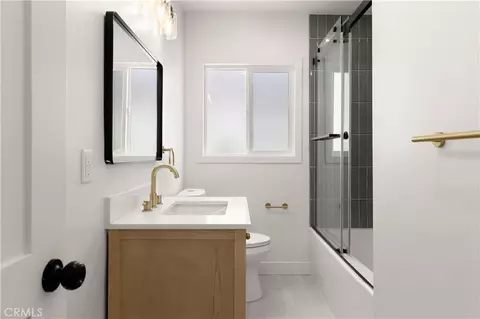 Bath - 8759 Snowden Ave, Pacoima, CA 91331 photo 1 of 2