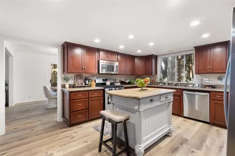 Kitchen - 23788 Inspiration, Crestline, CA 92325 photo 2 of 3