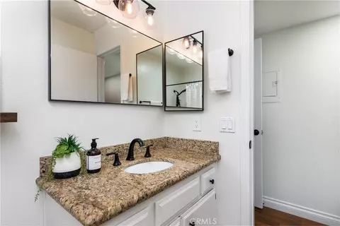 Bath - 950 Main #202, El Segundo, CA 90245 photo 2 of 3