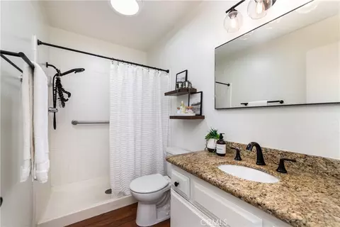Bath - 950 Main #202, El Segundo, CA 90245 photo 1 of 3