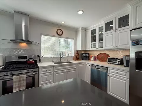 5018 Macfarlane Ln, Woodland Hills, CA 91364