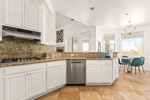 Kitchen - 61424 Latham Trl, Joshua Tree, CA 92252 photo 2 of 3