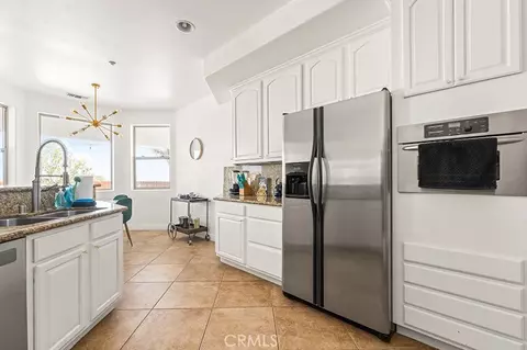 Kitchen - 61424 Latham Trl, Joshua Tree, CA 92252 photo 1 of 3