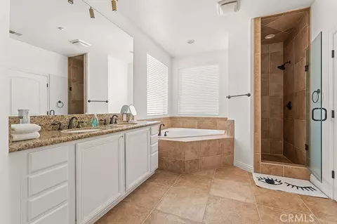 Bath - 61424 Latham Trl, Joshua Tree, CA 92252 photo 1 of 4