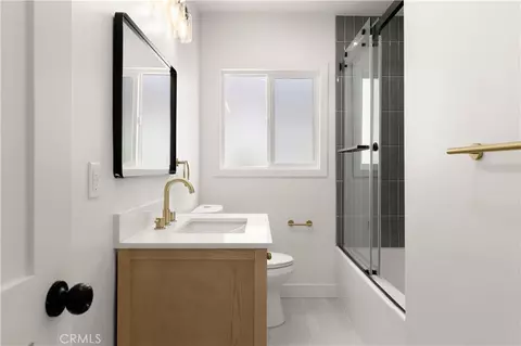 Bath - 8759 Snowden Ave, Arleta, CA 91331 photo 1 of 2