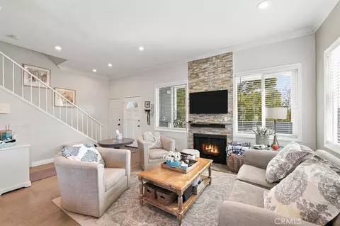 1304 12th St #E, Manhattan Beach, CA 90266