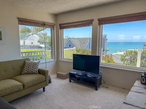 Living - 557 Lucerne St, Cayucos, CA 93430 photo 2 of 5