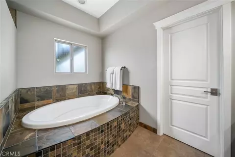 Bath - 159 Ash Ave, Cayucos, CA 93430 photo 3 of 6