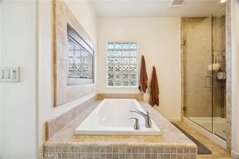 Bath - 2210 Holly Dr, Paso Robles, CA 93446 photo 2 of 5