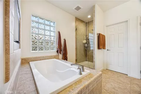 Bath - 2210 Holly Dr, Paso Robles, CA 93446 photo 3 of 5