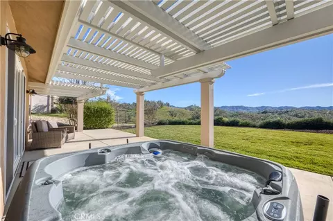 2210 Holly Dr, Paso Robles, CA 93446