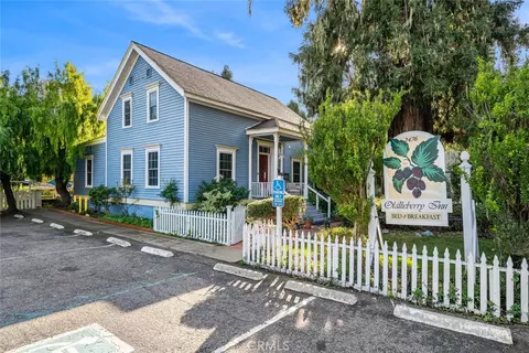 2476 Main St, Cambria, CA 93428