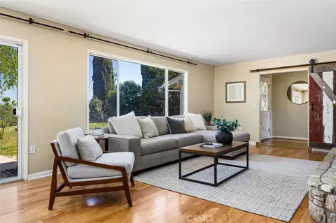Living - 215 Hilltop, Paso Robles, CA 93446 photo 2 of 9