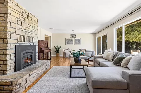 Living - 215 Hilltop, Paso Robles, CA 93446 photo 6 of 9