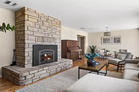 Living - 215 Hilltop, Paso Robles, CA 93446 photo 4 of 9