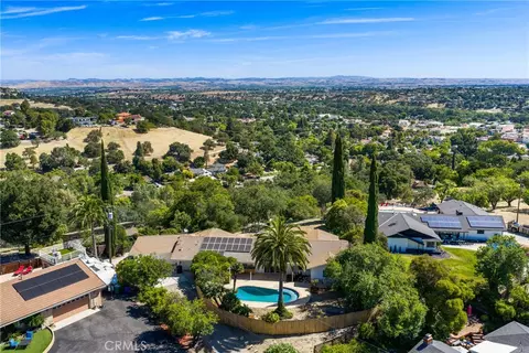 View/Area - 215 Hilltop, Paso Robles, CA 93446 photo 4 of 5