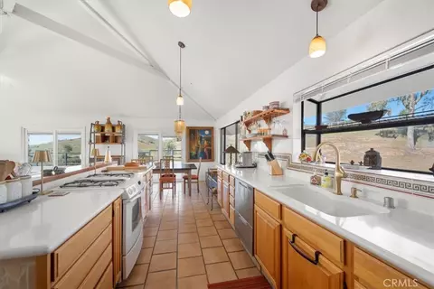 Kitchen - 9750 Random Canyon Way, Creston, CA 93432 photo 2 of 5