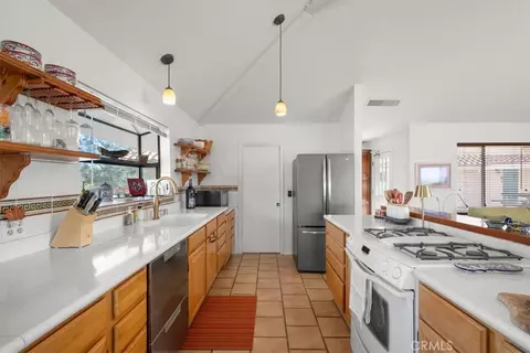 Kitchen - 9750 Random Canyon Way, Creston, CA 93432 photo 4 of 5