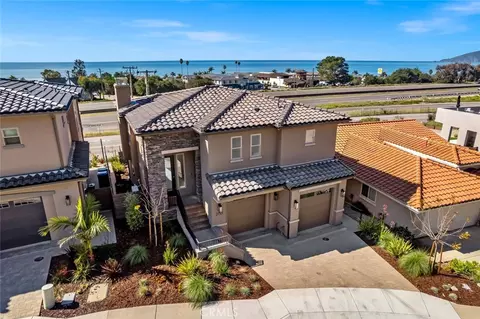 2733 Barcelona St, Pismo Beach, CA 93449
