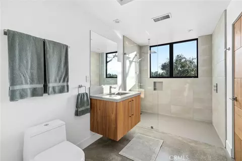 Bath - 705 Sequoia Ln, Templeton, CA 93465 photo 5 of 7