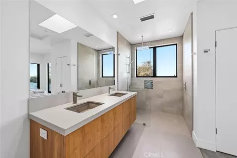 Bath - 705 Sequoia Ln, Templeton, CA 93465 photo 2 of 7