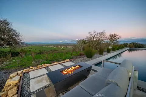 Exterior - 705 Sequoia Ln, Templeton, CA 93465 photo 12 of 17