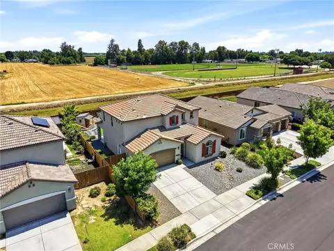 470 Daphne, Lemoore, CA 93245 photo 4