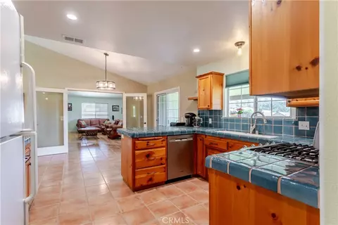 Kitchen - 155 Eagle Creek Ct, Atascadero, CA 93422 photo 2 of 3